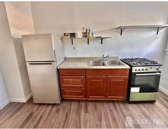 Photo - 121 Kossuth St Unit 2