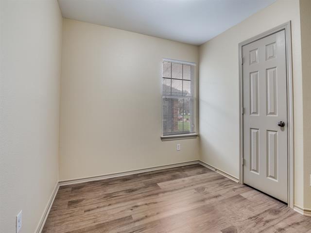 Photo - 1439 N Bluegrove Rd