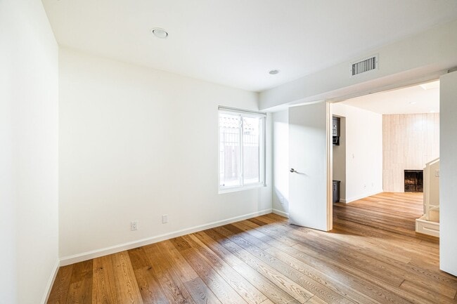 Photo - Prime Location 3 bedroom Townhome with Cen...