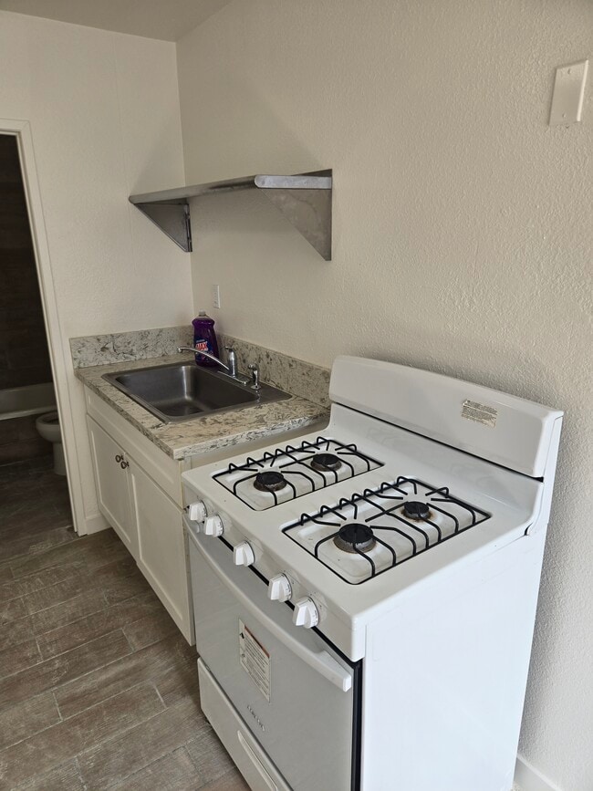 22 E 56th St Unit 22 E 56th St