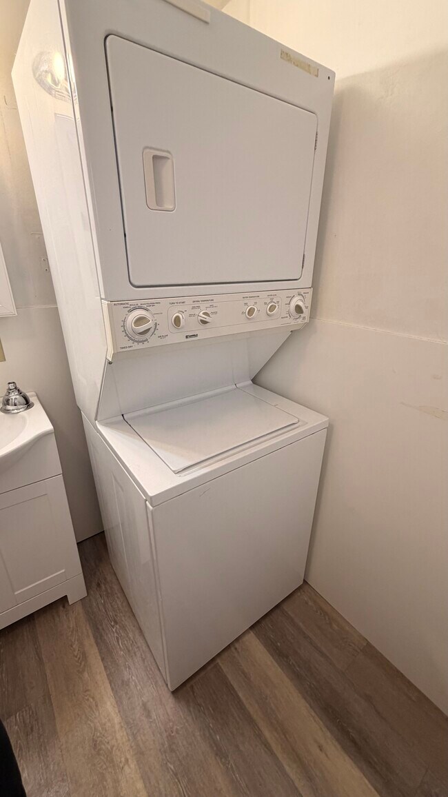 Photo - 483 W Perry St