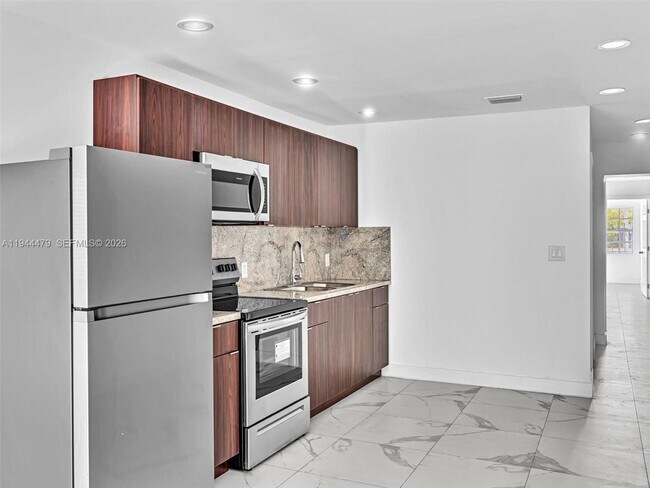 Photo - 5424 Pembroke Rd Unit A