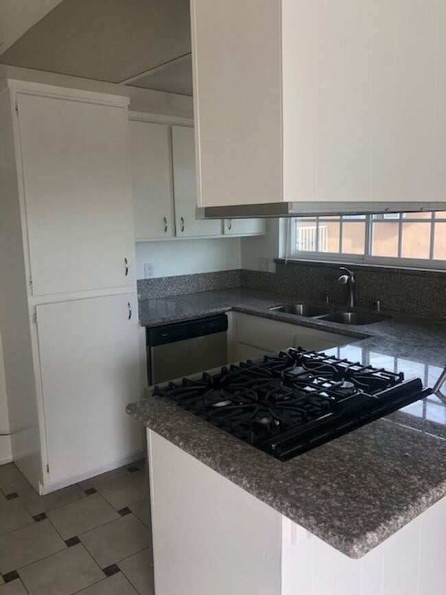 18342 Patterson Ln Unit 4