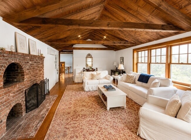 Photo - 215 Sohier St