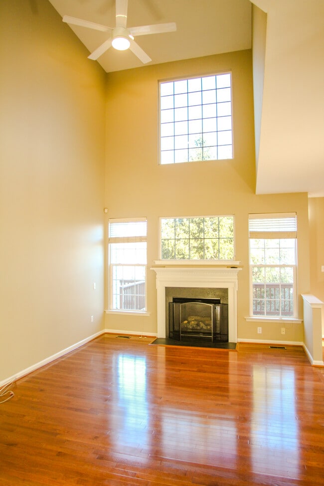 Photo - 137 Fringetree Dr