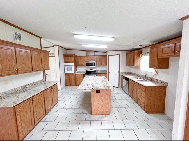 Photo - 24450 Cunningham Dr