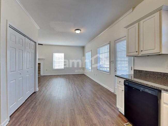 Photo - 750 Brooks Rd