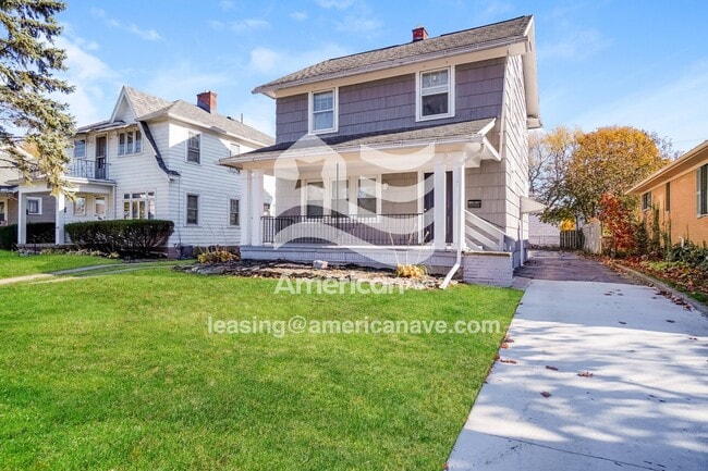 Photo - 737 Hampton Ave