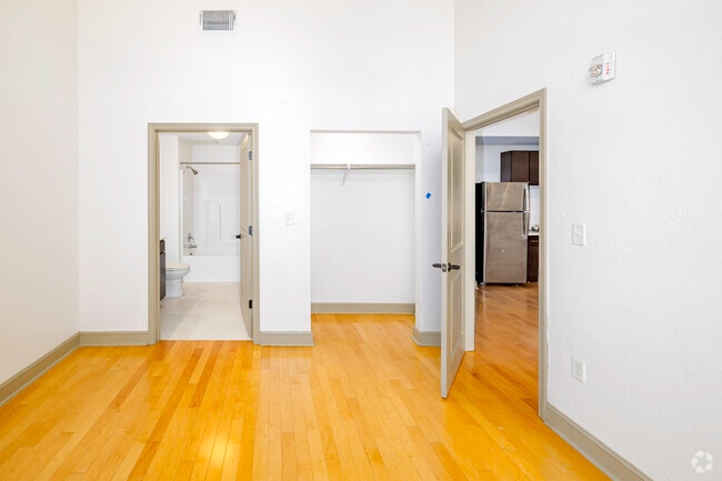 2BR, 2BA - 881SF - Second Bedroom
