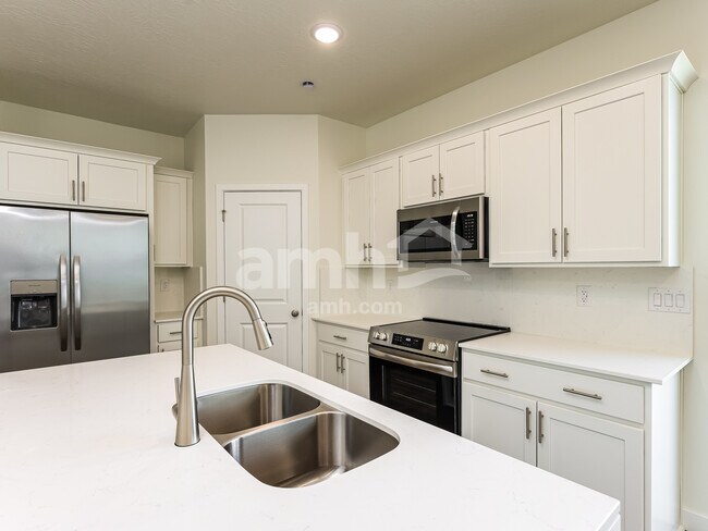 Photo - 1384 W Mahogany St