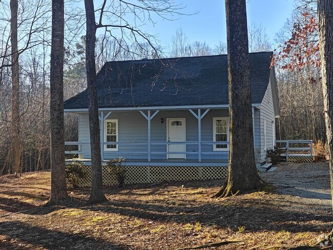 Building Photo - 4 bedroom home in Powhatan