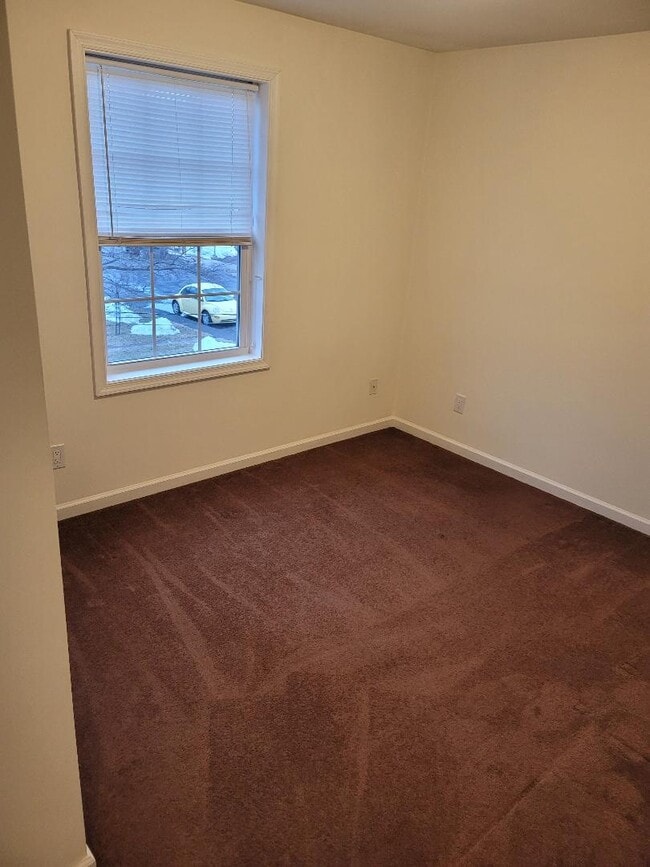 Building Photo - 610 Maple Ave Unit 200
