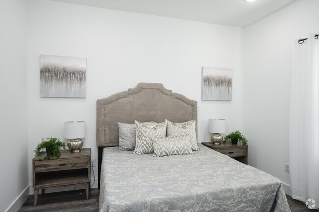 3BR, 2.5BA - 1366SF