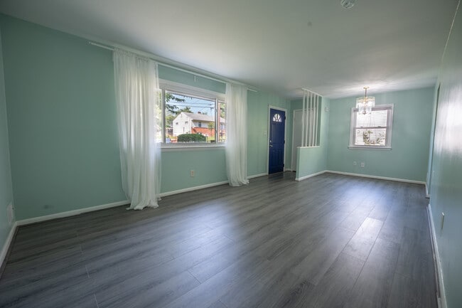 Photo - 5703 Kennedy St