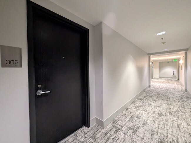 Photo - Exquisite Condominium at the Renowned Waterfront Pearl with Views of the River, Work Out Facility...