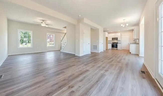 Photo - 201 Winnbrook St