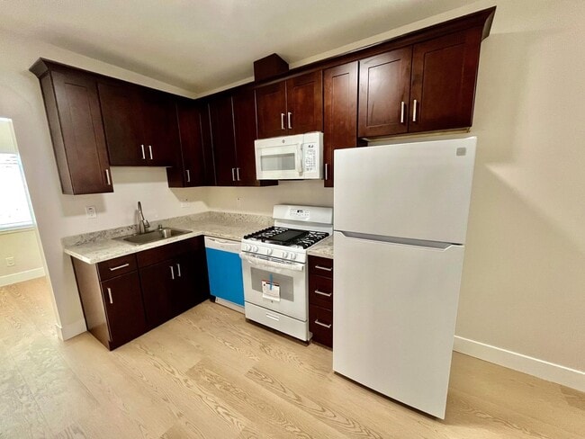 Photo - SPECTACULAR, TOP FLOOR 2 BED/1 BATH FULLY RENOVATED!!! Unit 1555