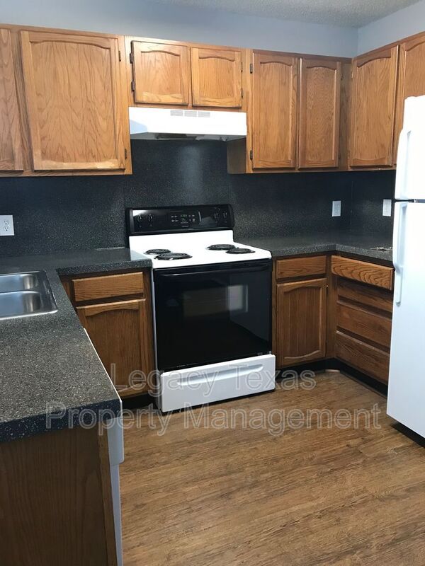 Photo - 1409 Courtney Pl