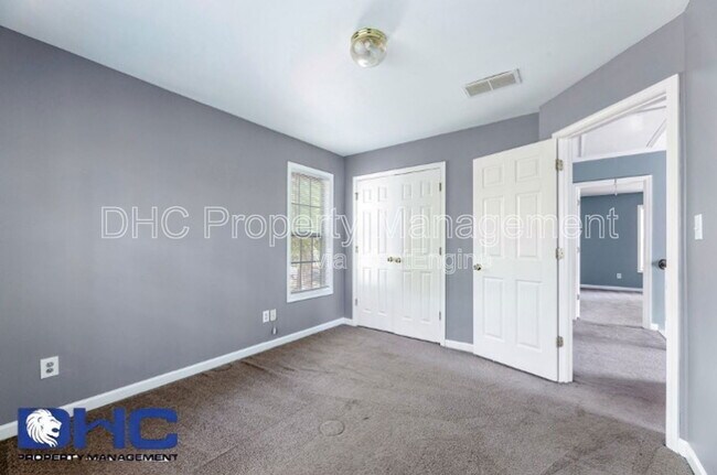 Photo - 513 Connally St SE