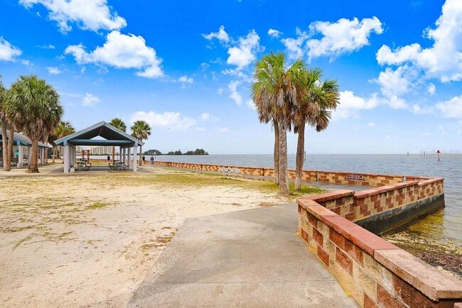 Photo - 14610 Coral Dr