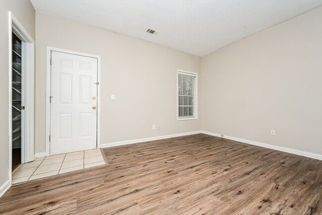 Photo - 426 Old Ivy Path