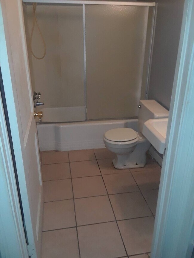 Photo - Christine Avenue Duplex Unidad 2003 Christine Avenue