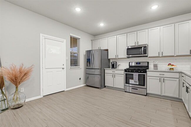 Building Photo - 31607 Eldorado Ln