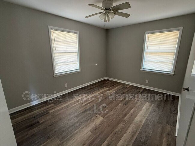 Photo - 468 Taylor St