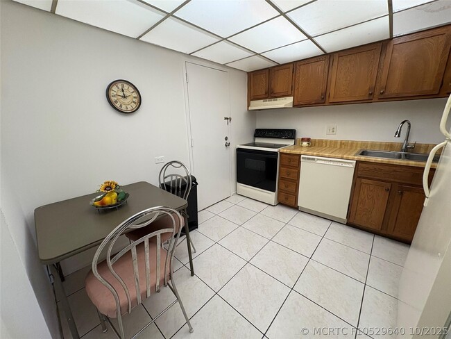 3750 Inverrary Dr Unit 1w
