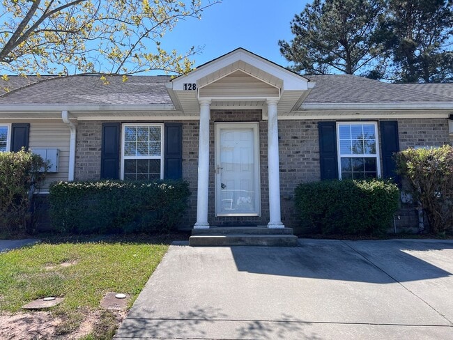 Building Photo - Fantastic 2 bedroom 2 bath townhome