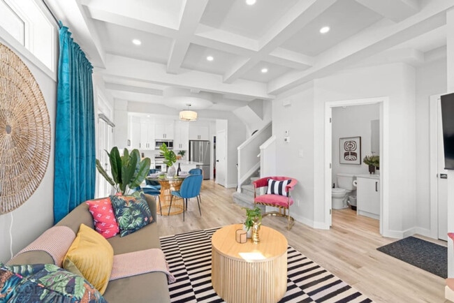 Building Photo - 15803-15897 97 Ave NW