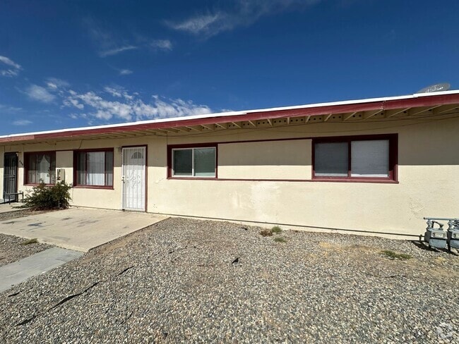 Building Photo - Adorable 3 Bedroom Rental