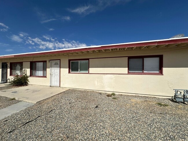 Adorable 3 Bedroom - Adorable 3 Bedroom House