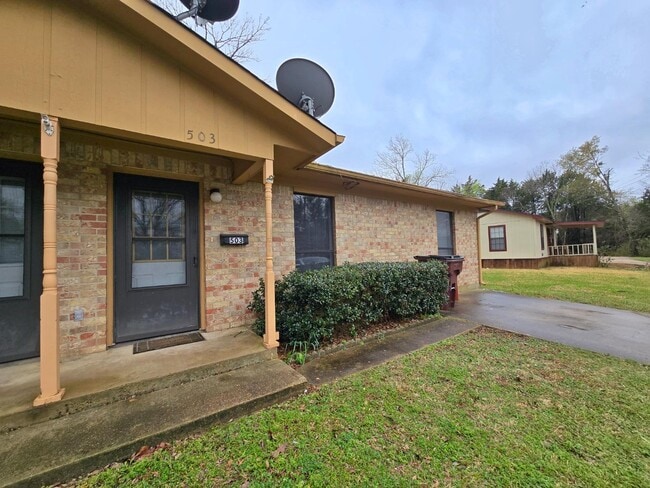 Photo - 501 W College St