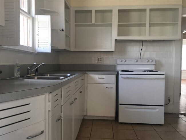 Photo - 113 E Vanderbilt St