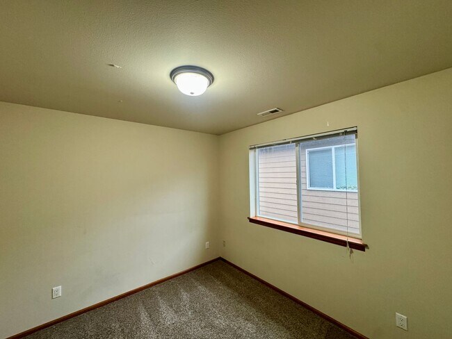 Photo - Well maintained 4bd home in Lynnwood!