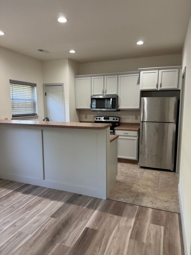 Building Photo - Totally Remodeled Rental