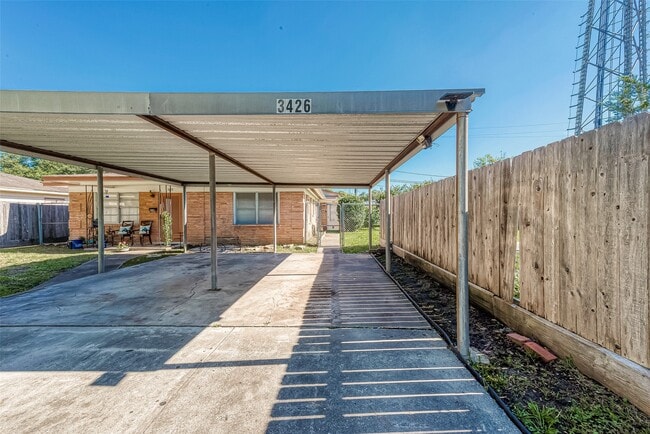 Photo - 3426 Bradford St