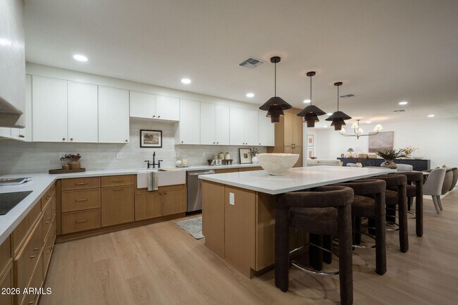 Building Photo - 7837 E Crestwood Way