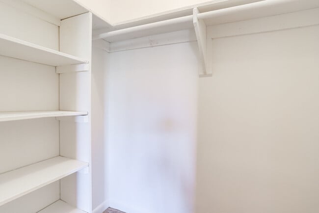 Walk-In Storage - 3515 Washington Blvd