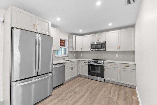 Photo - 908 Lighthouse Dr