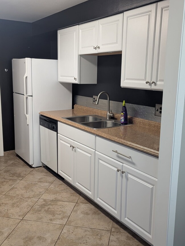 Building Photo - 1530 Chester Sq Unit Chester