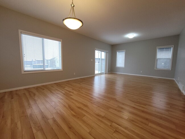 Photo - 16129-16141 141 St NW