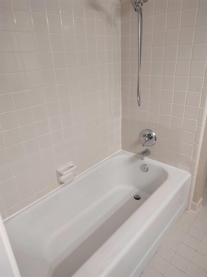 Photo - 1533 Woodgate Way