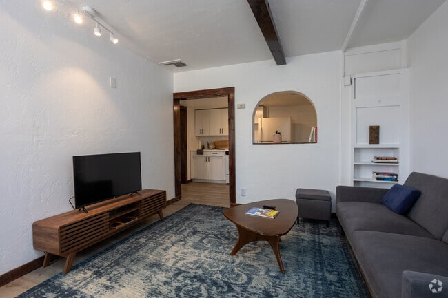 1BR, 1BA - 533SF