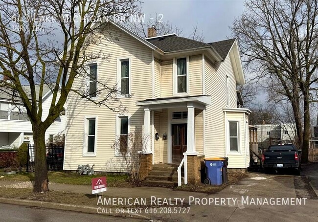 Building Photo - 643 Lake Michigan Dr NW Unit 2 Rental