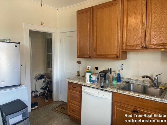 Building Photo - 12 Royce Rd Unit 2