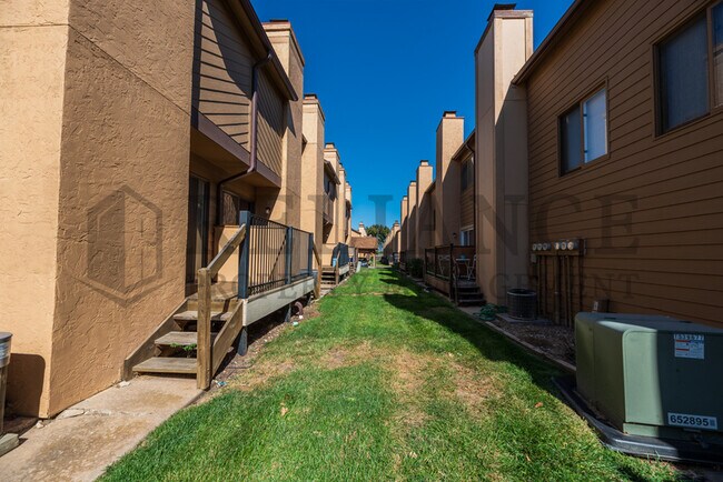 Photo - 2405 S Capri St