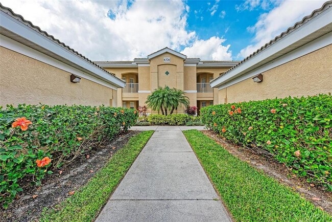 6326 Grand Oak Cir Unit 203