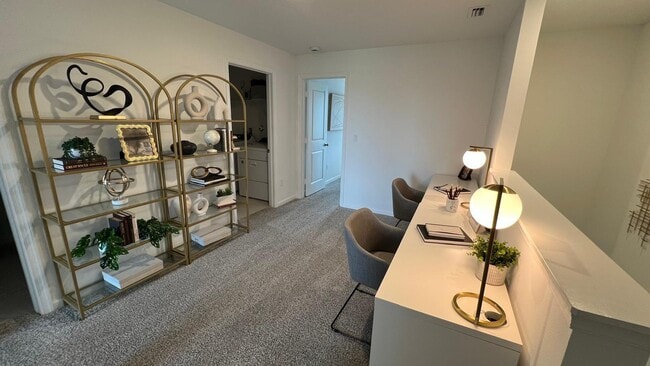 Photo - 560 Salisbury Cir